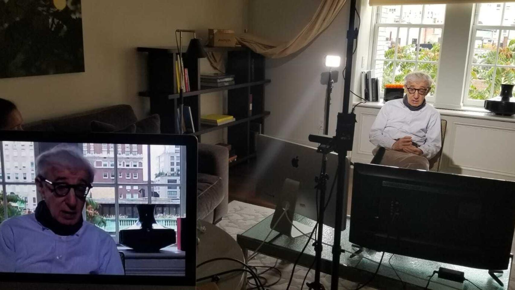 Woody Allen y las bambalinas de la suite donde atendió a la prensa.