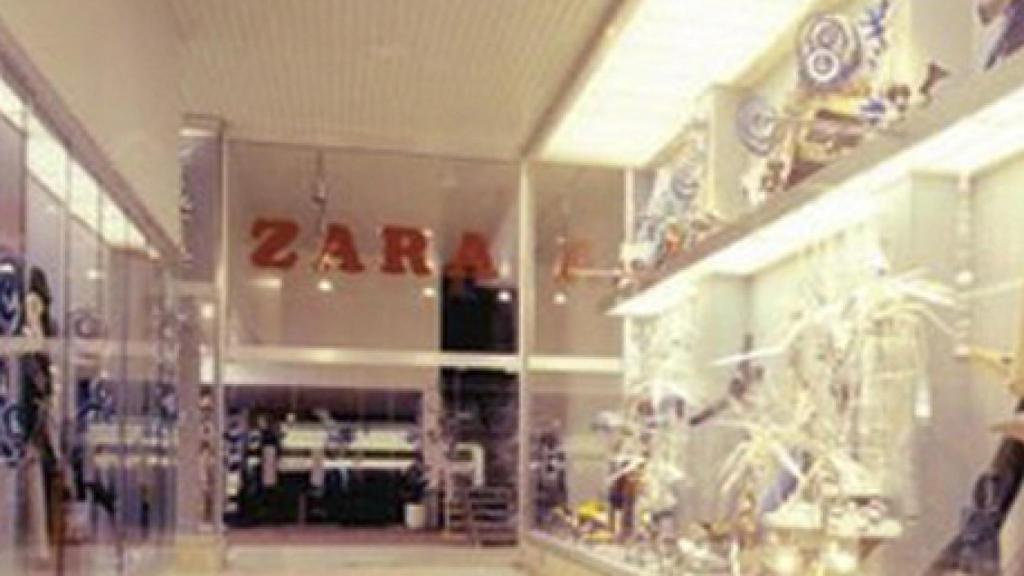 Abrió su primera tienda Zara en A Coruña, en 1975.