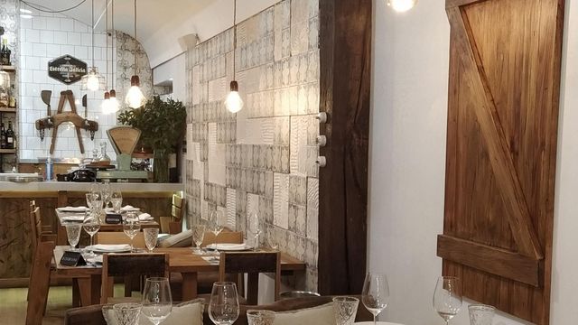 Interior de Orixe, en la Rúa das Casas Reais.
