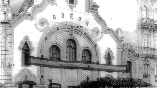 Cines Odeón en la calle Urzaiz.