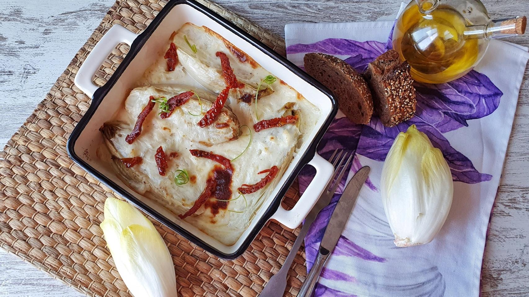 Endivias gratinadas con bechamel de pescado, paso a paso con fotografías