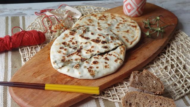 Pan plano chino de verduras secas y panceta