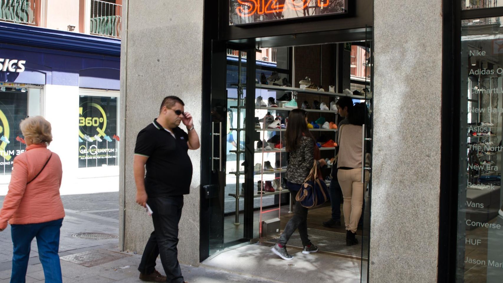 Una tienda de zapatos de Madrid en una imagen de archivo.
