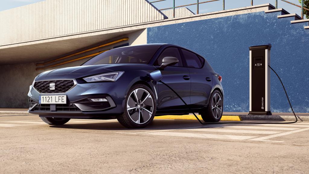 Esta versión del Seat León se caracteriza por ser un híbrido enchufable.