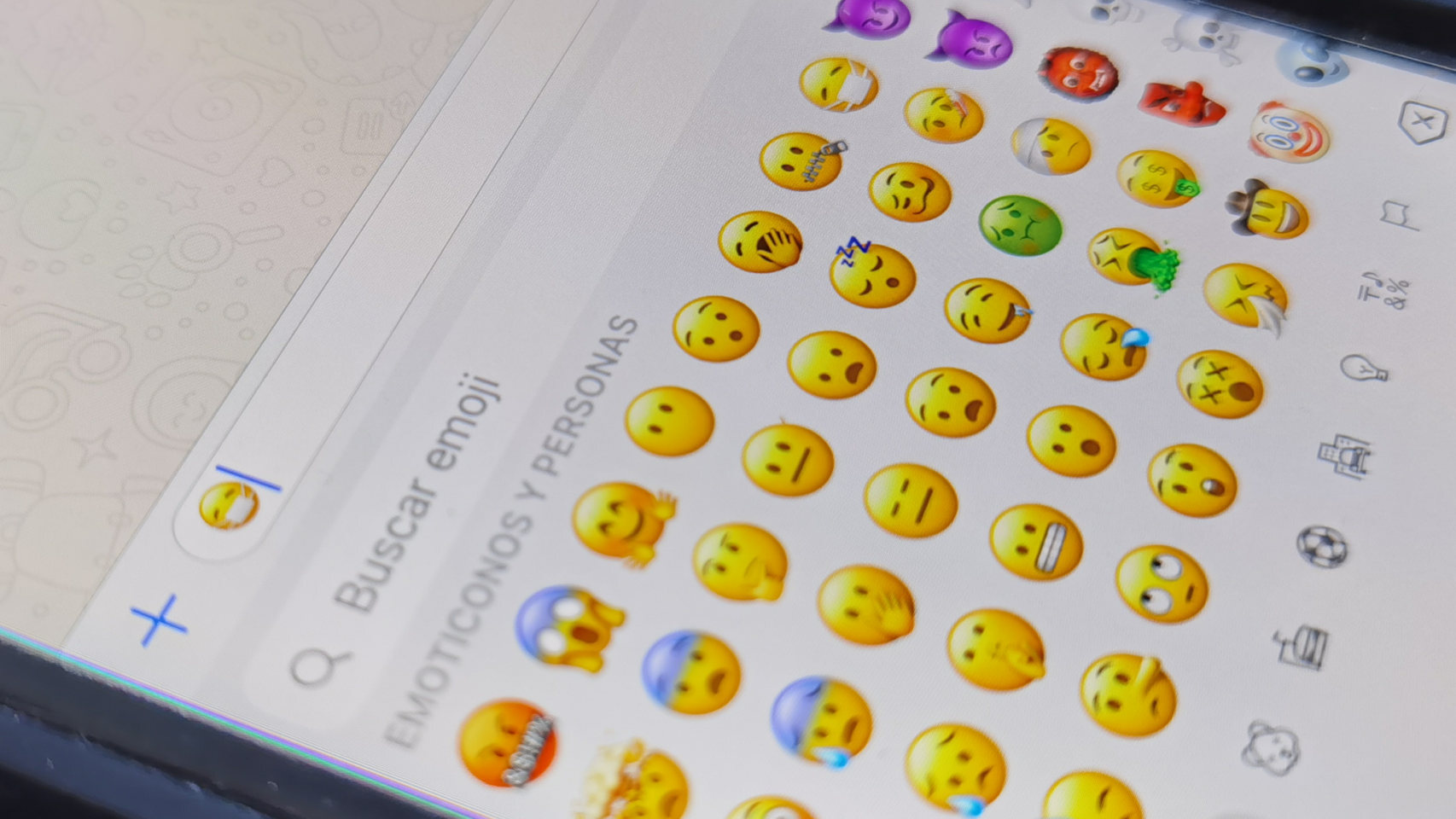 Emoji de la mascarilla en un iPhone