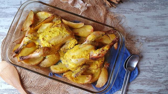 Picantones asados macerados en limón y crema agria