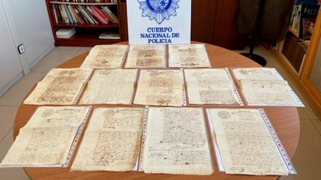 Los manuscritos recuperados por la Policía Nacional.