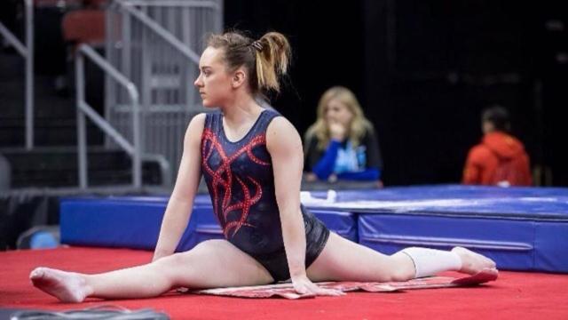 Amy Tinkler durante una competición