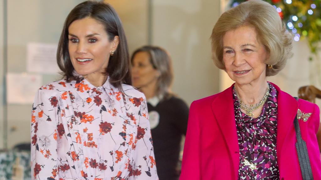 Letizia y su suegra, doña Sofía, en un acto de 2020.