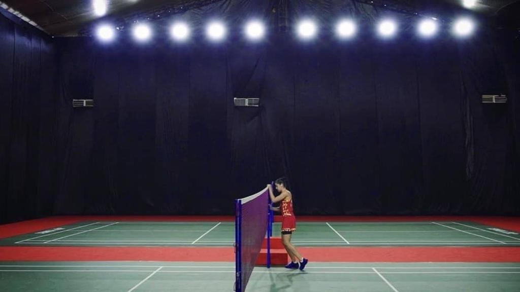 Carolina Marín en una pista de bádminton