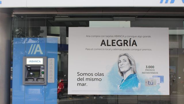 La oficina de Abanca en el Obelisco de A Coruña.