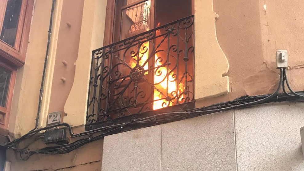 Una imagen del incendio que se ha declarado en la cocina del establecimiento