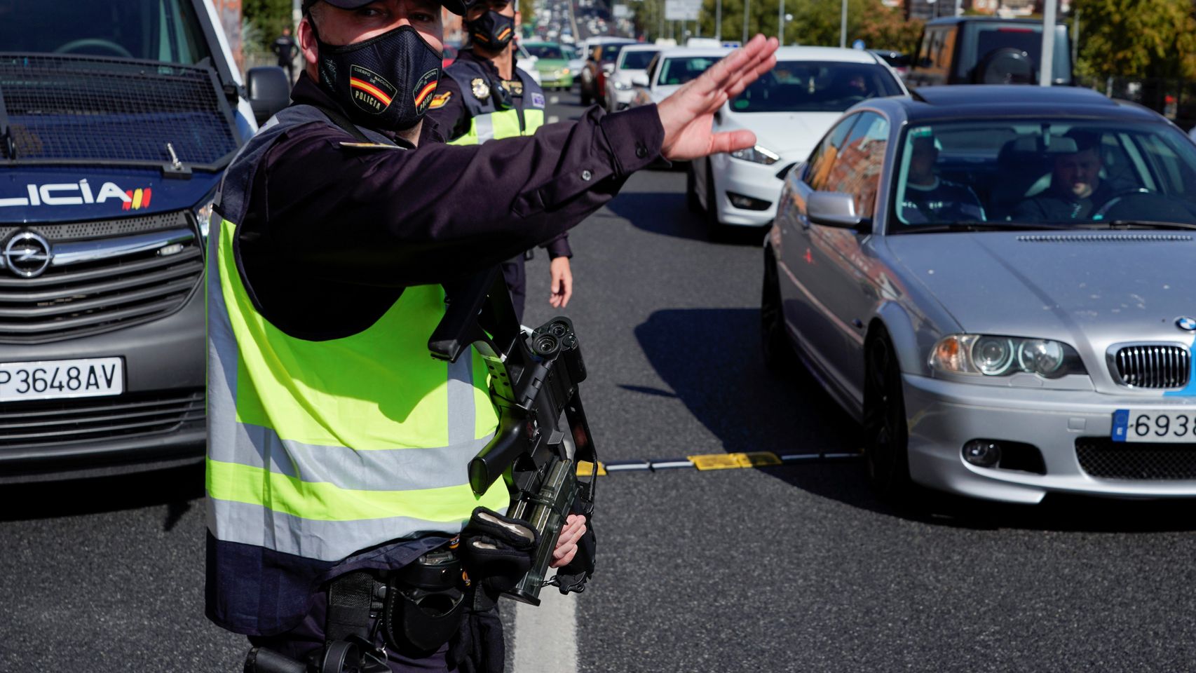Controles en Madrid tras la aplicación del estado de alarma.