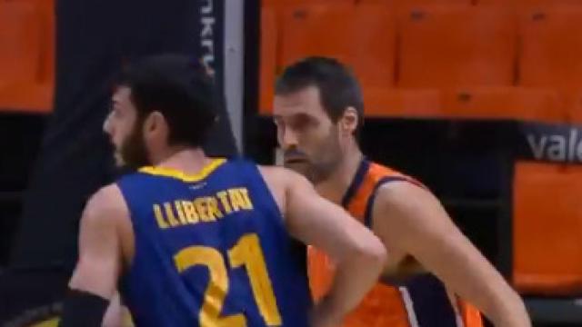 Abrines durante el Valencia-Barça con la camiseta de Llibertat