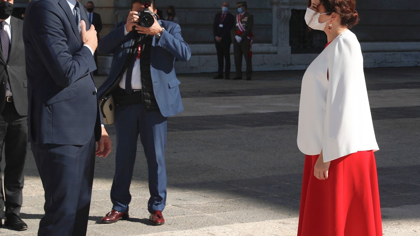 Isabel Díaz Ayuso y Pedro Sánchez en el acto central de la Fiesta Nacional.