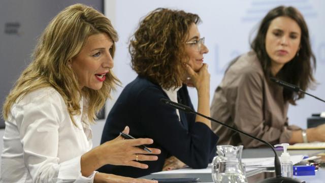 Las ministras de Trabajo, Yolanda Díaz, Hacienda, María Jesús Montero, e Igualdad, Irene Montero.