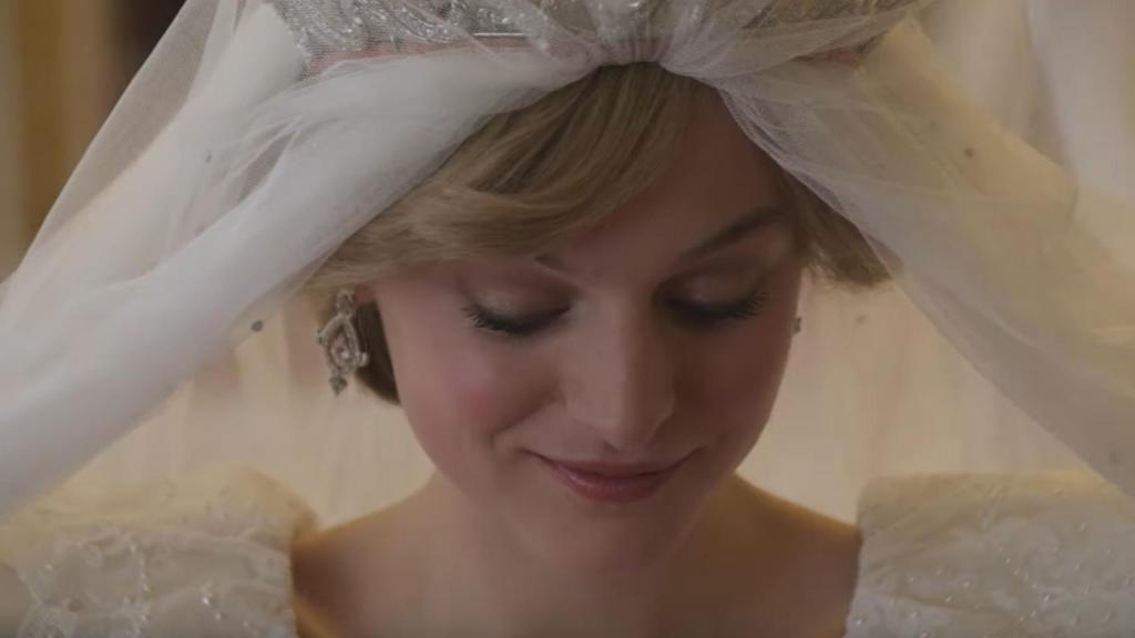Emma Corrin como a la Princesa Diana de Gales (Netflix).
