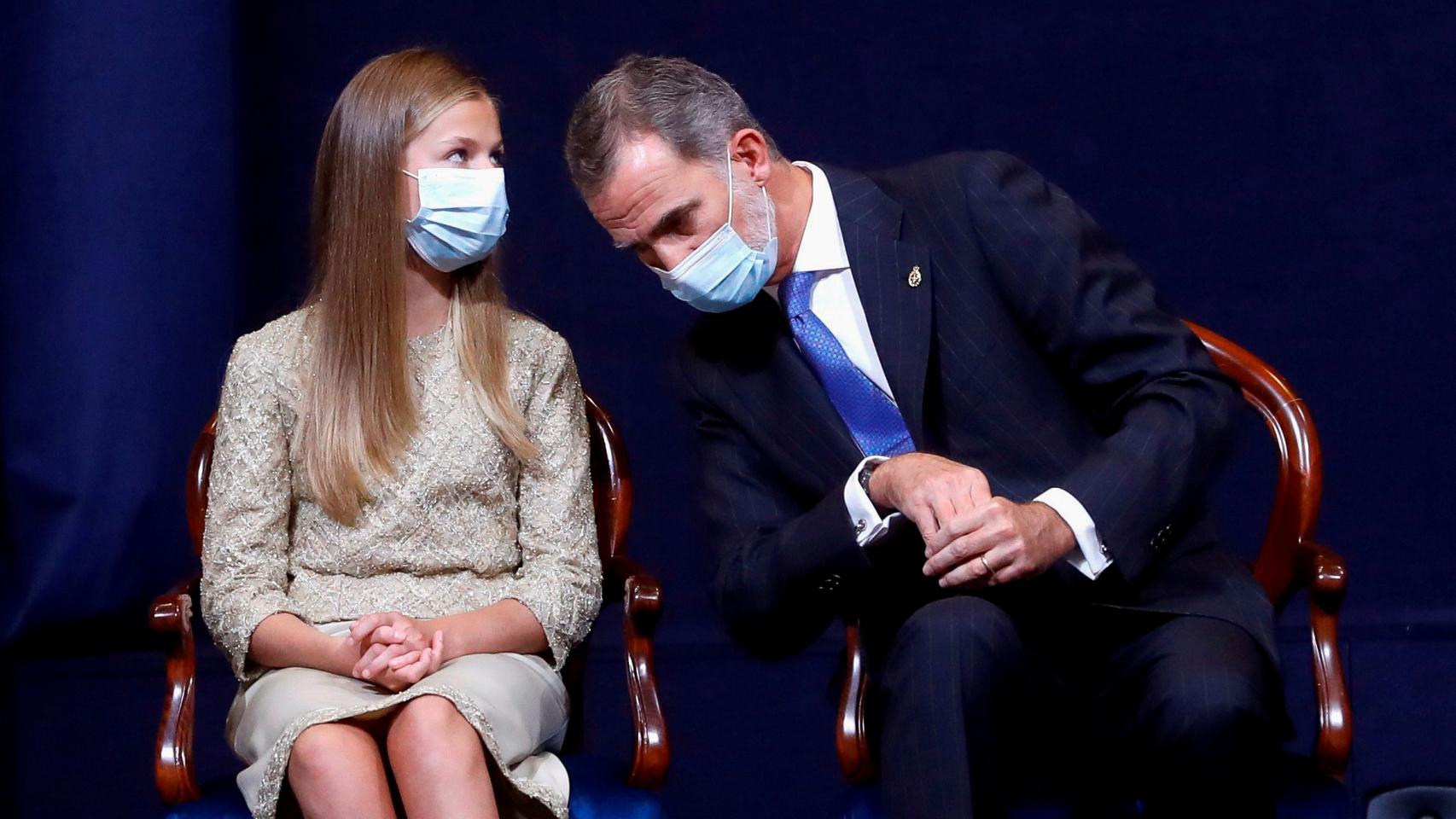 La princesa Leonor y Felipe VI este viernes durante la ceremonia de entrega de los Premios Princesa de Asturias.