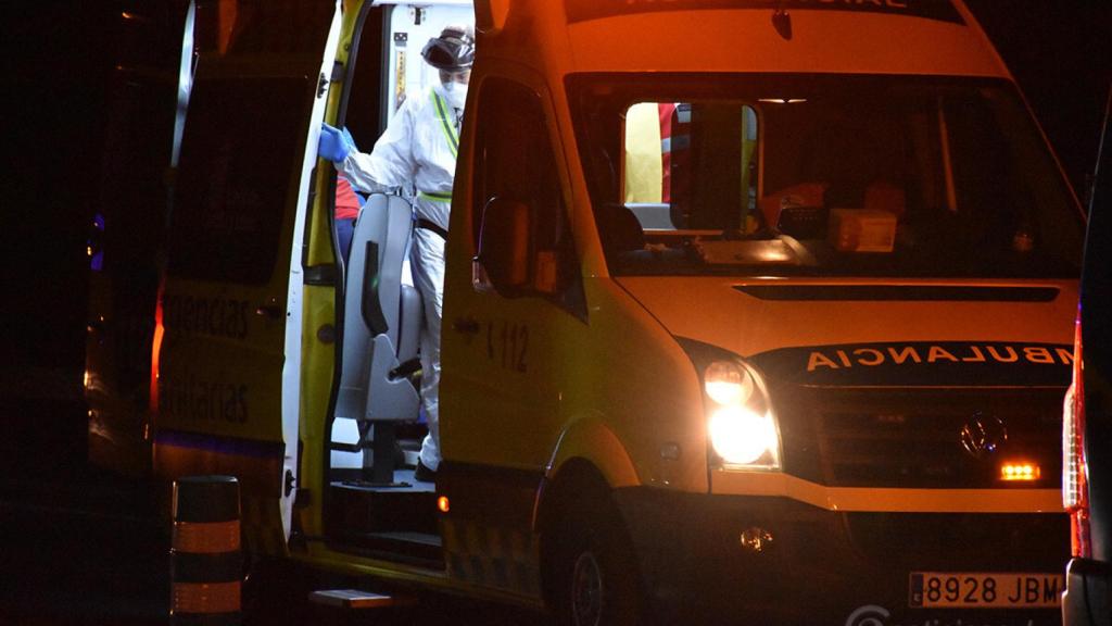 ARCHIVO - Ambulancia del Sacyl por la noche