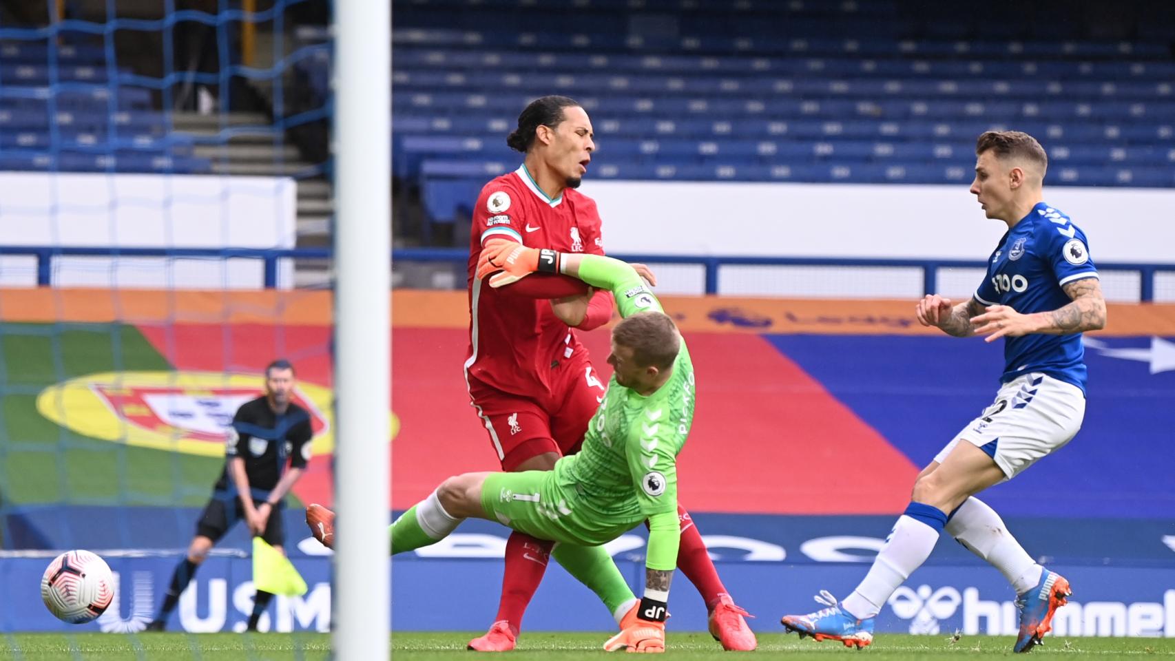 La lesión de Van Dijk contra el Everton