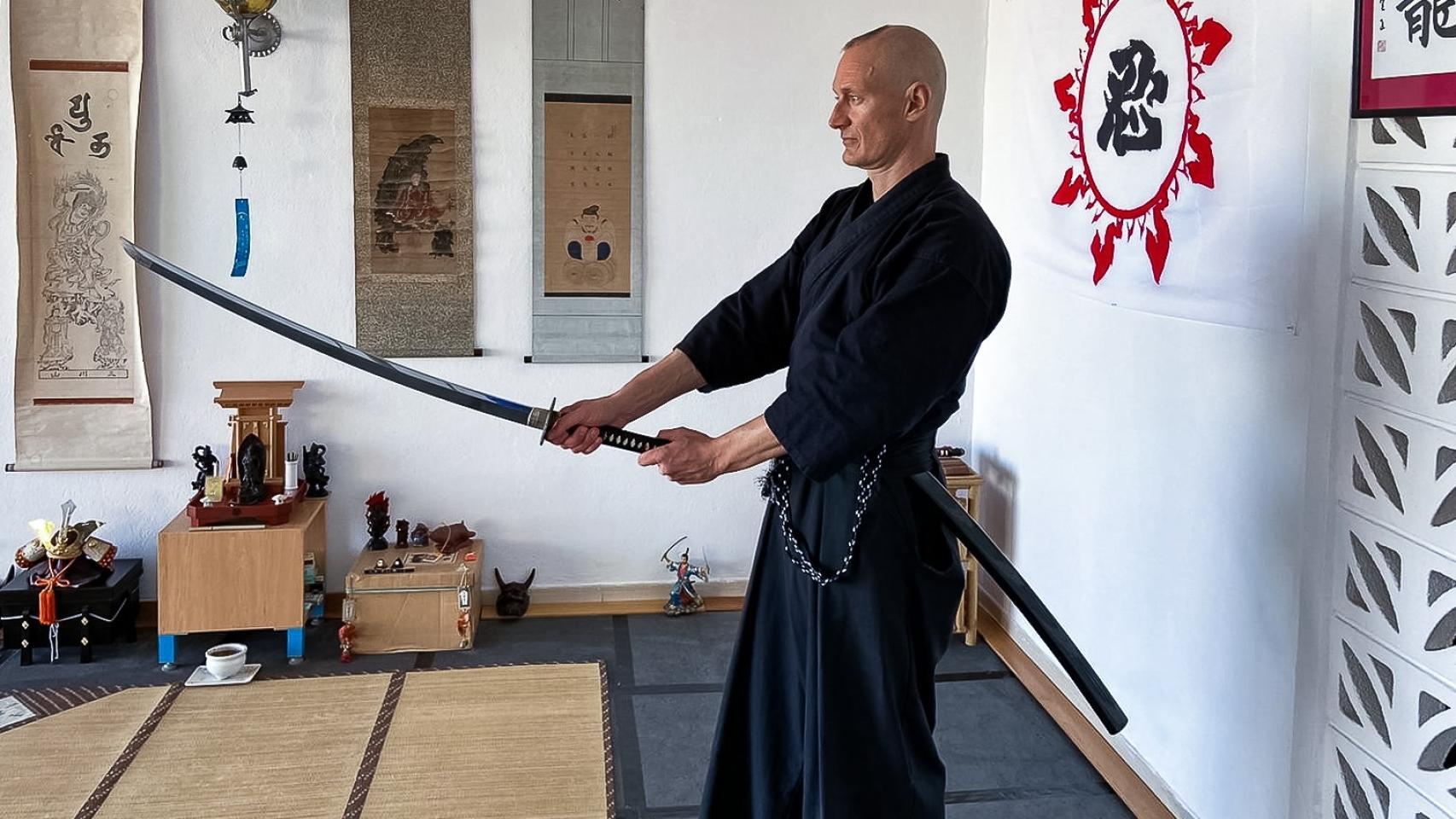 José con una katana