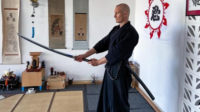 José con una katana