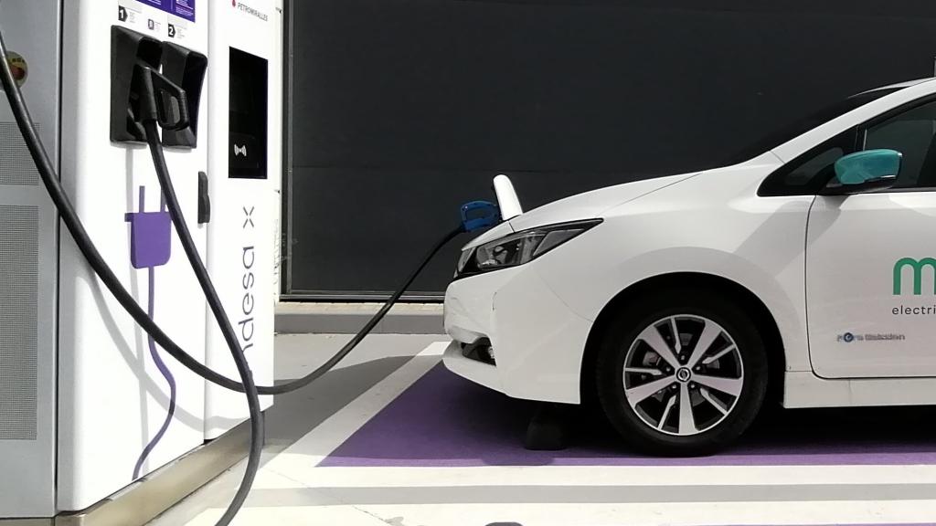 Imagen de un punto de recarga de un coche eléctrico.