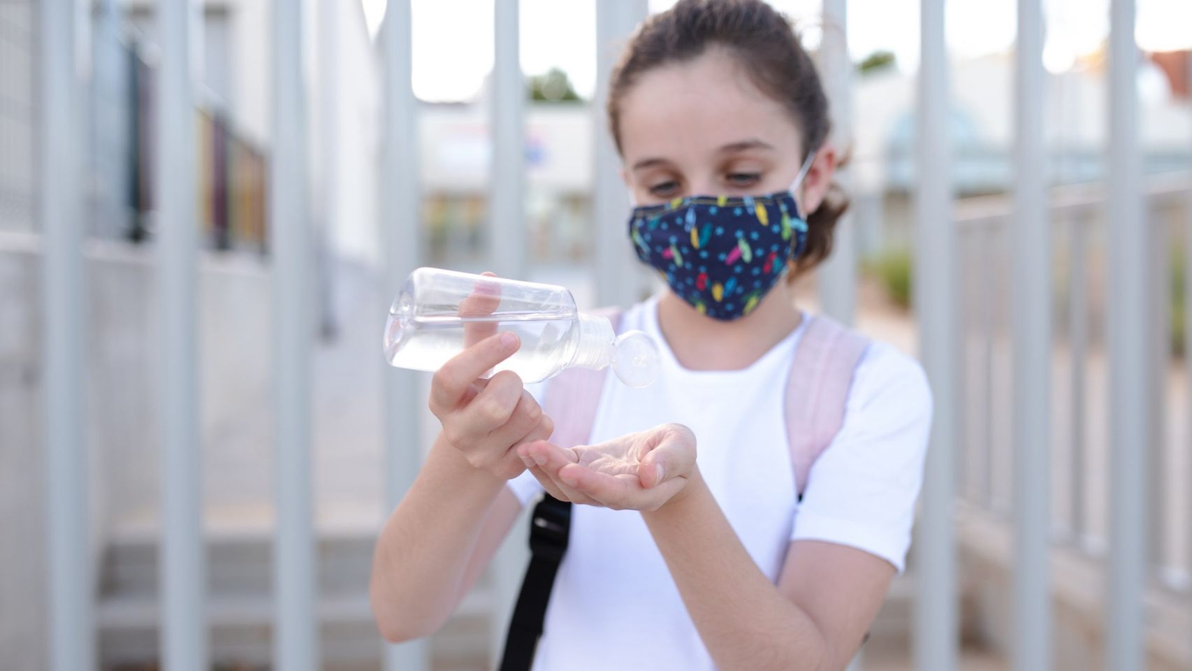Gel hidroalcohólico niño coronavirus