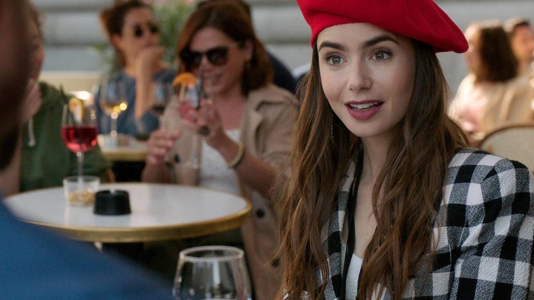 Cómo conseguir las cejas de Lily Collins en 'Emily in Paris' en pocos pasos