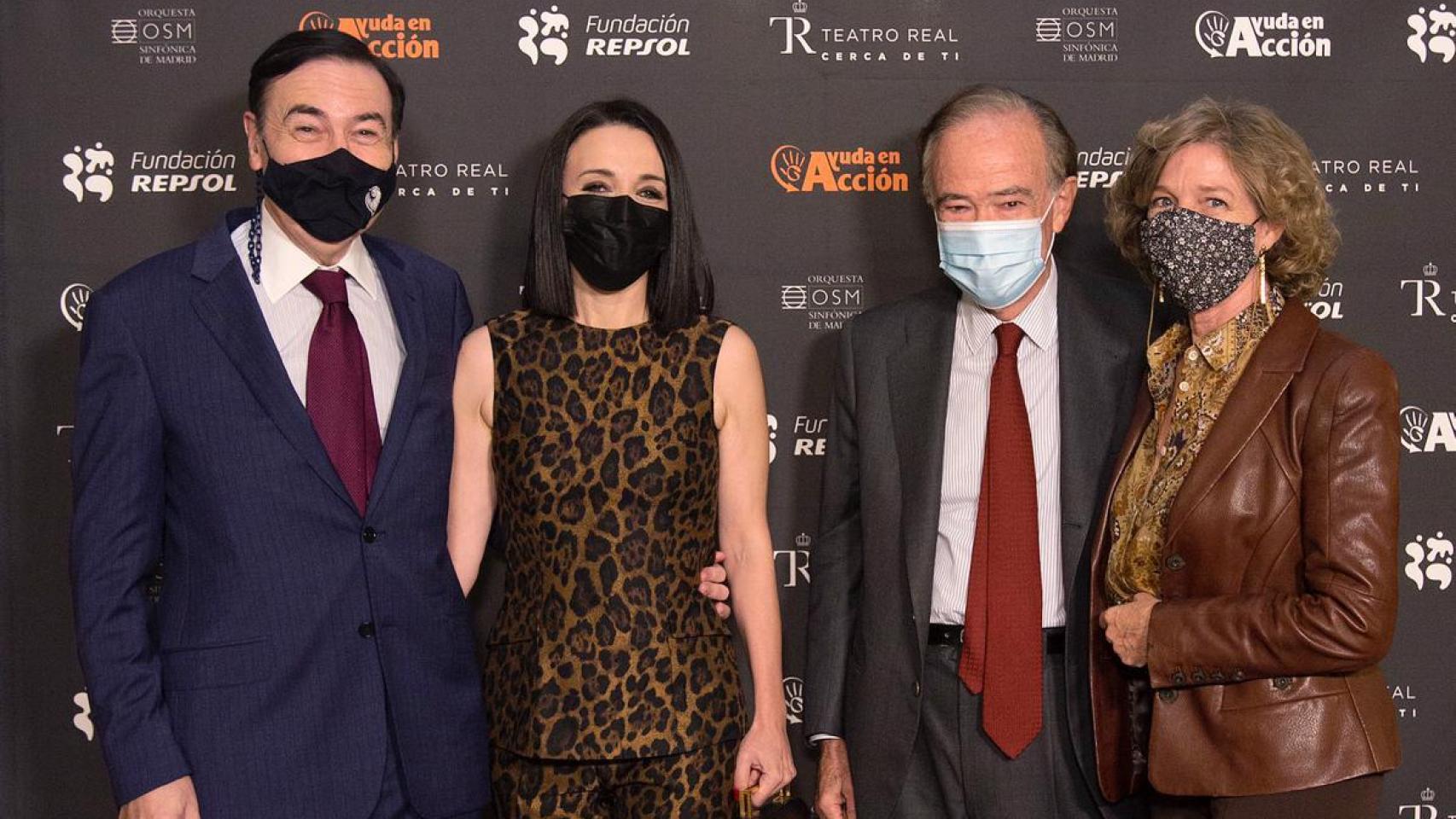 Pedro J. Ramírez y Cruz Sánchez de Lara junto a Gregorio Marañón, presidente del Teatro Real, y su mujer, Pilar Solís.