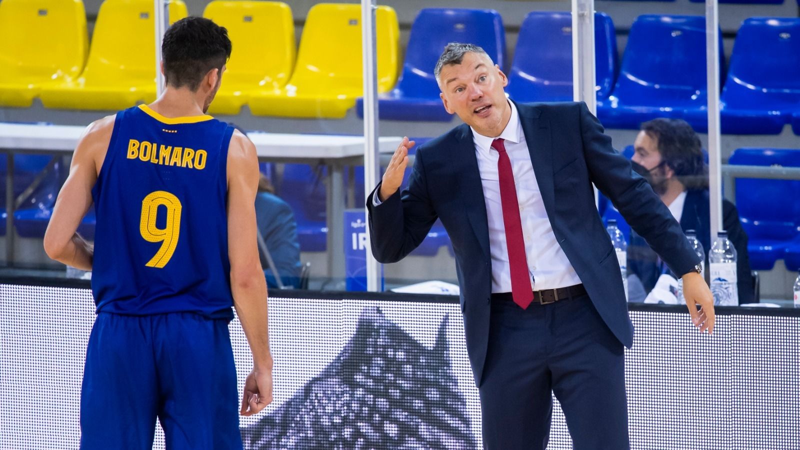 Bolmaro y Jasikevicius hablando durante un partido del FC Barcelona