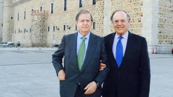 Fernando y Carlos Falcó junto al Alcázar de Toledo. Foto: Instagram de Esther Doña
