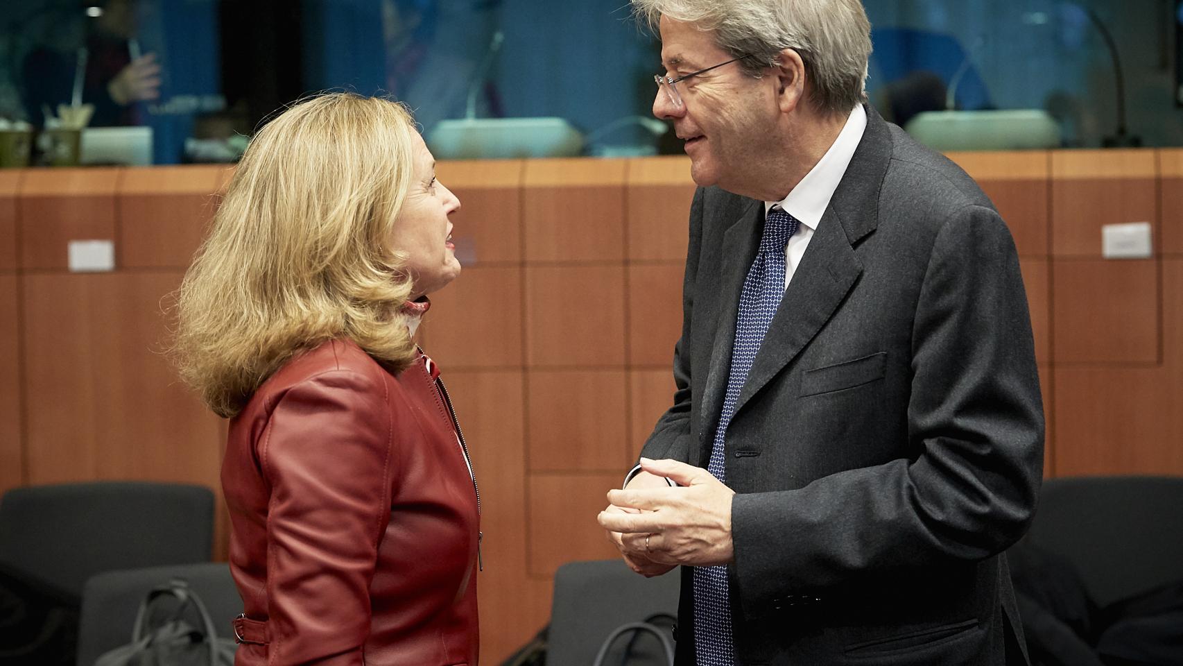 Nadia Calviño y Paolo Gentiloni, durante un Eurogrupo