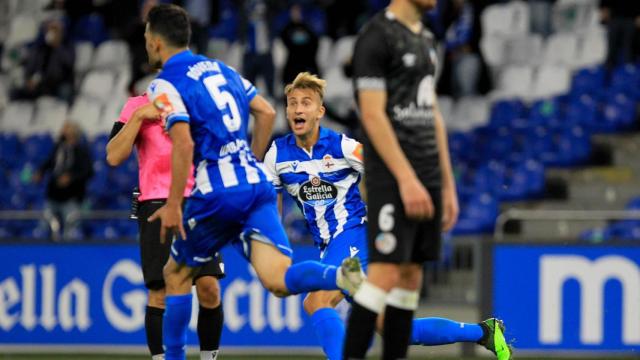 Yago Gandoy celebrando el gol de Bóveda.