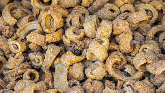 Cortezas de cerdo a mansalva.