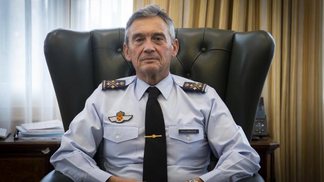 Miguel Ángel Villarroya es general del Aire y acumula 9.800 horas de vuelo.