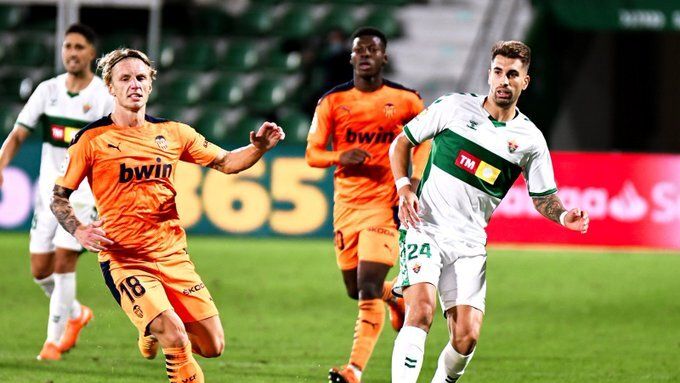 Imagen del partido entre el Valencia y el Elche
