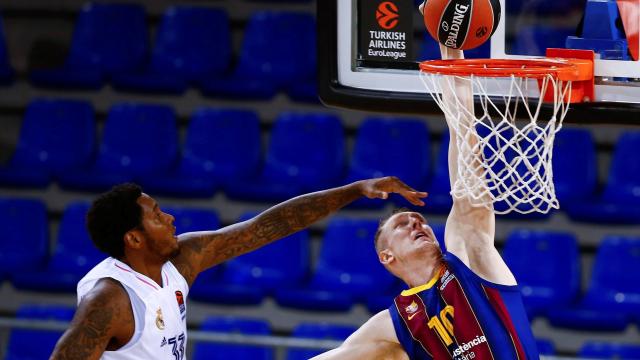 Smits encesta en El Clásico ante Trey Thomkins