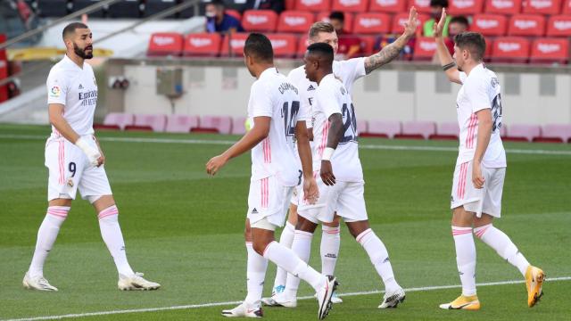 Los jugadores del Real Madrid celebran el gol de Fede Valverde en El Clásico