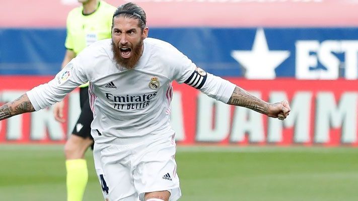 Sergio Ramos celebrando un gol con el Real Madrid en El Clásico