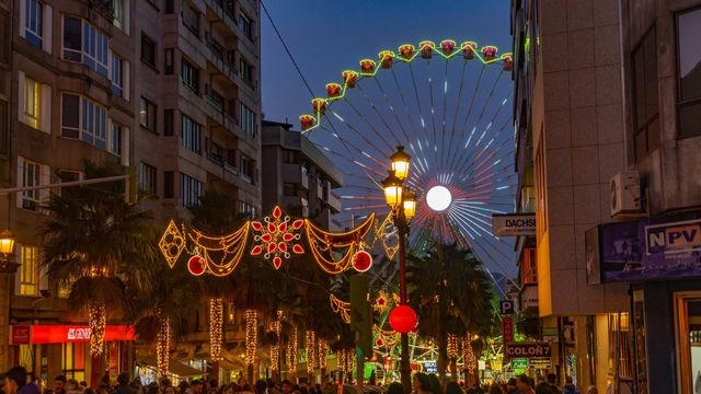 Las calles de Vigo iluminadas durante las navidades de 2019.