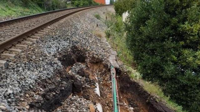 Interrumpidos los trenes entre O Burgo y A Coruña por un desprendimiento debido a la lluvia