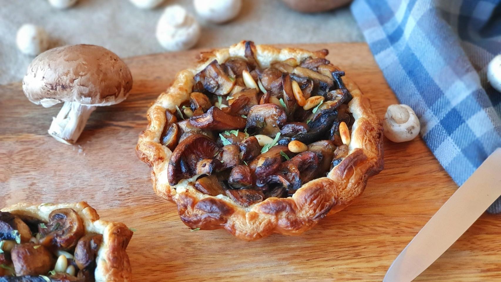 Hojaldre de setas, piñones y estragón, fotografías del paso a paso