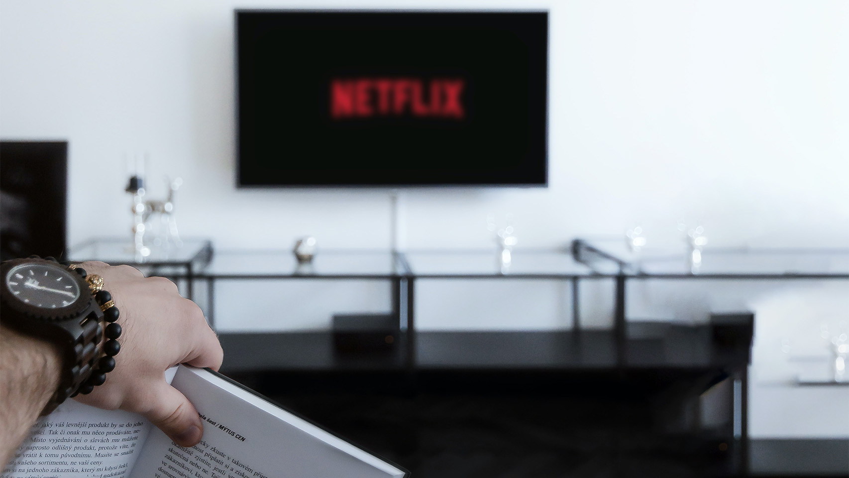 Netflix y un libro.