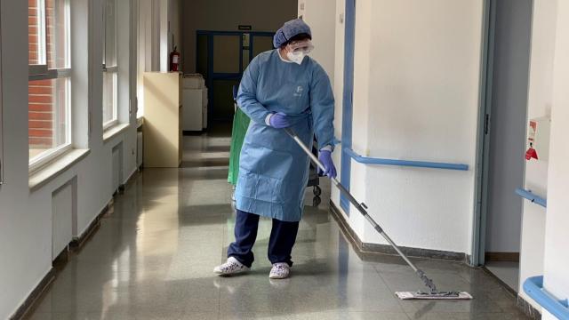 Limpieza hospitalaria, la primera barrera de contención contra la Covid-19