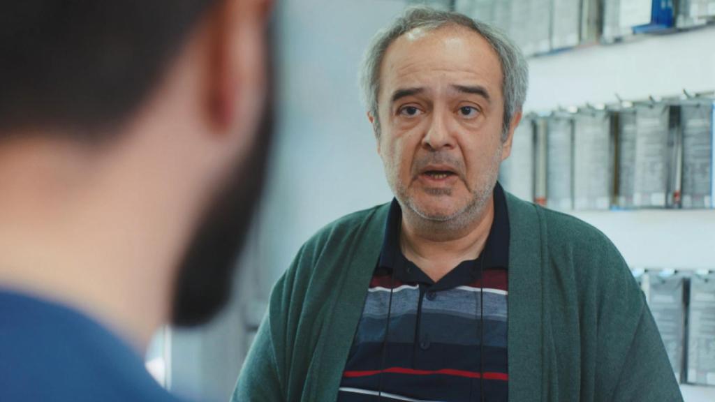 Enver acude a la tienda de móviles de Mahir (Atresmedia)