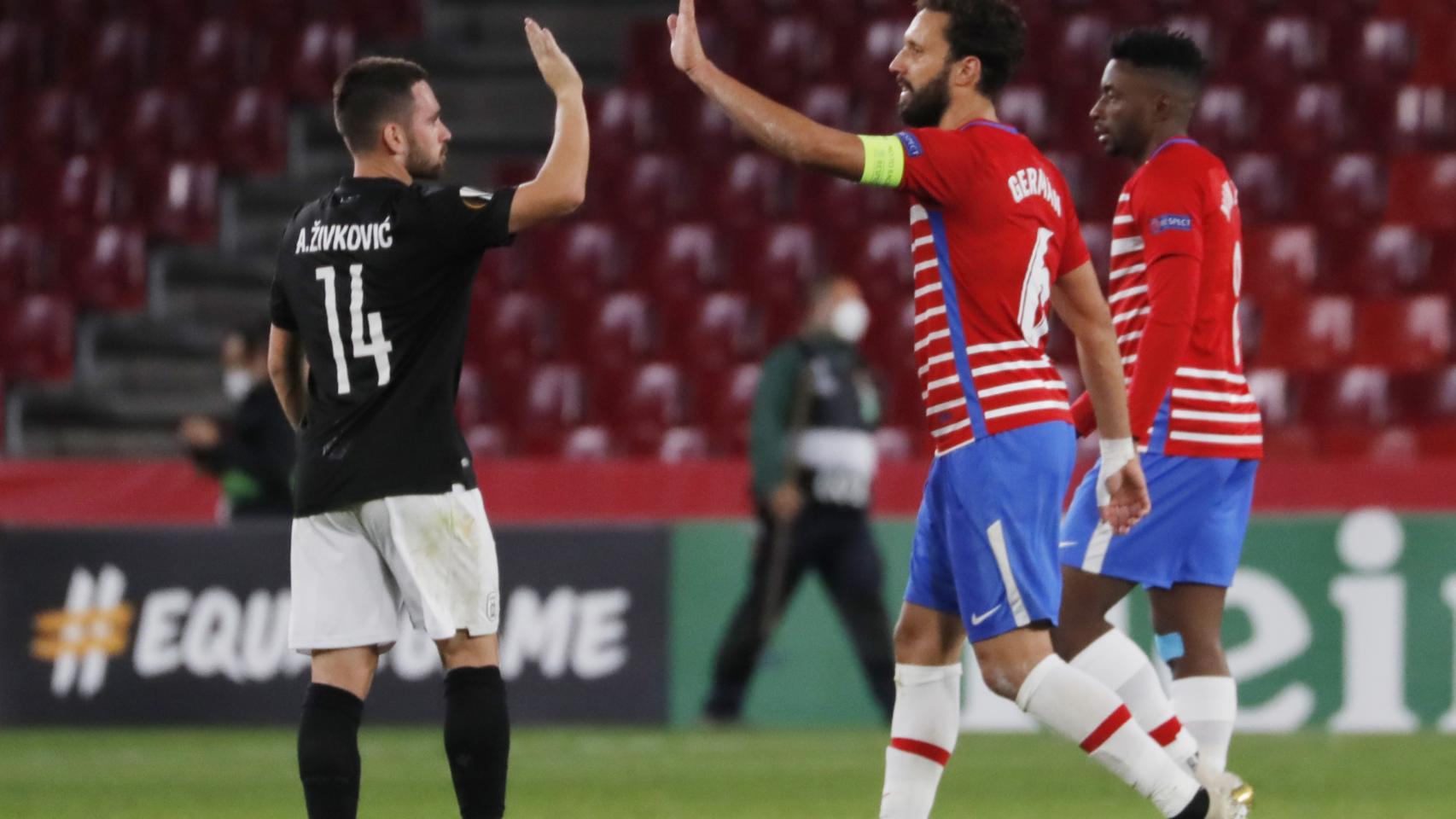 German chocando con un jugador del PAOK