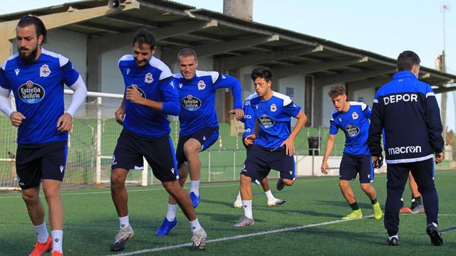 El Deportivo trata de aclimatarse al césped artificial