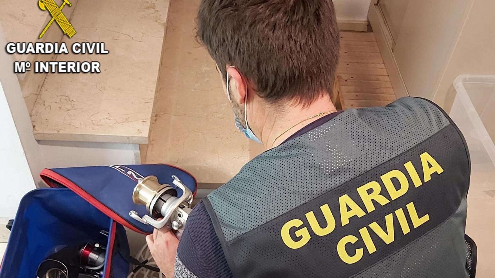 Efectos intervenidos por la Guardia Civil a cuatro detenidos por robos en Lalín.