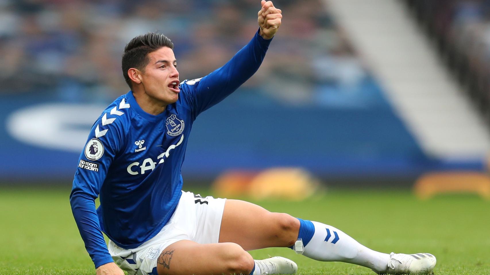 James Rodríguez en el césped durante un partido del Everton